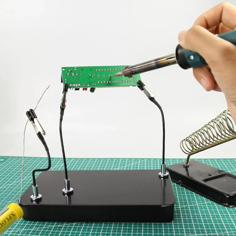 Electronics Repair Hobby - แท่นวางแผงวงจรแม่เหล็กพร้อมสถานีบัดกรี 12 แขนยืดหยุ่นพร้อมกล่องเก็บของ สำหรับซ่อมอุปกรณ์อิเล็กทรอนิกส์ ประกอบโมเดล งานอดิเรก