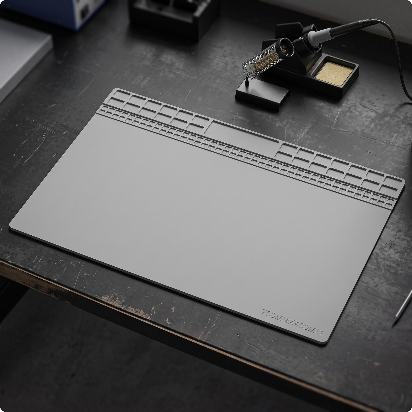 Electronics Repair In Usa - แผ่นรองซิลิโคนทนความร้อน สำหรับงานบัดกรีและซ่อมอุปกรณ์อิเล็กทรอนิกส์ แผ่นรองกันลื่นสำหรับโต๊ะทำงาน พร้อมช่องสำหรับเก็บสกรู